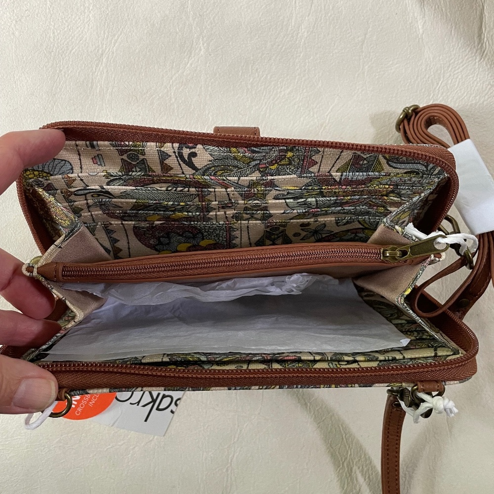 SakRoots Artist Circle Wallet Clutch NWT - Picture 6 of 7
